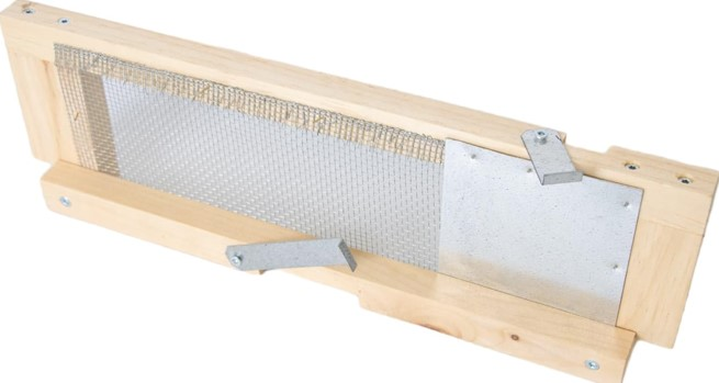 Beehive Robbing Screen